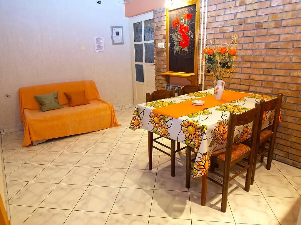 Apartments Radmila 977 Medulin