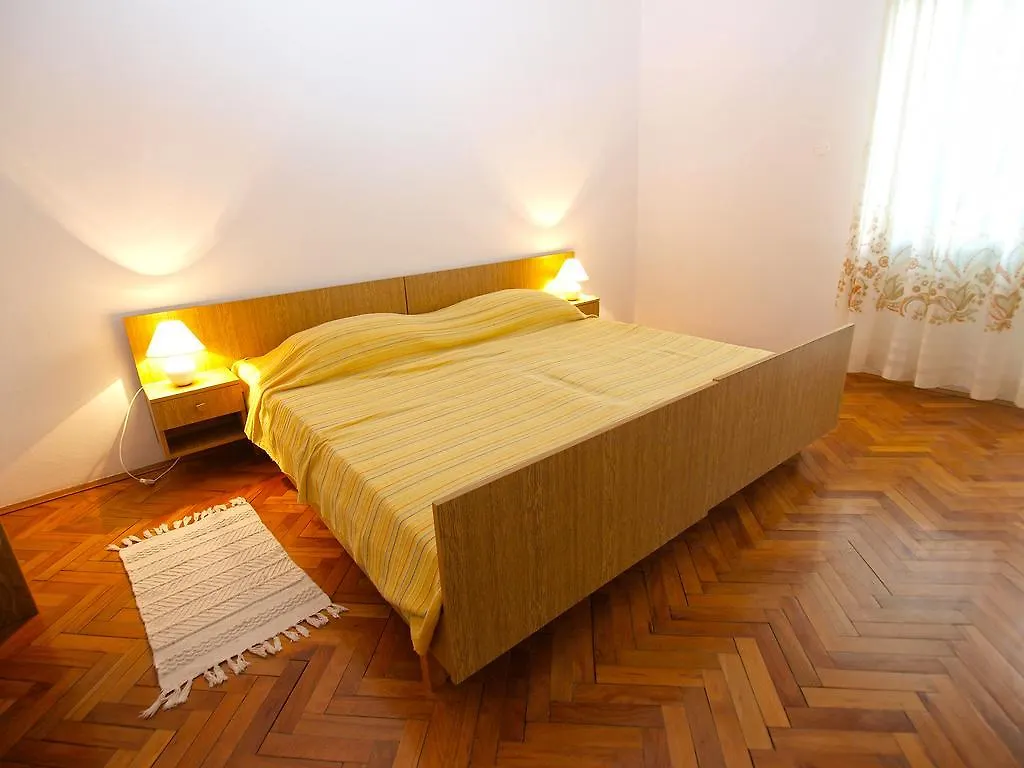 Apartments Radmila 977 Medulin