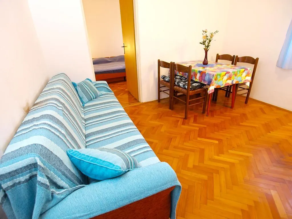 Apartments Radmila 977 Medulin