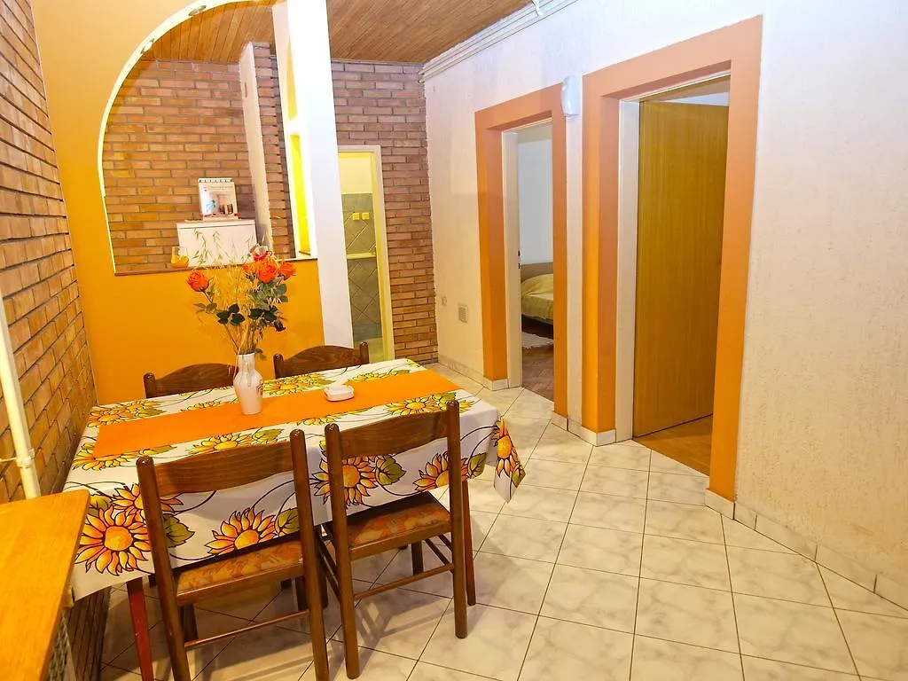 Apartments Radmila 977 Medulin