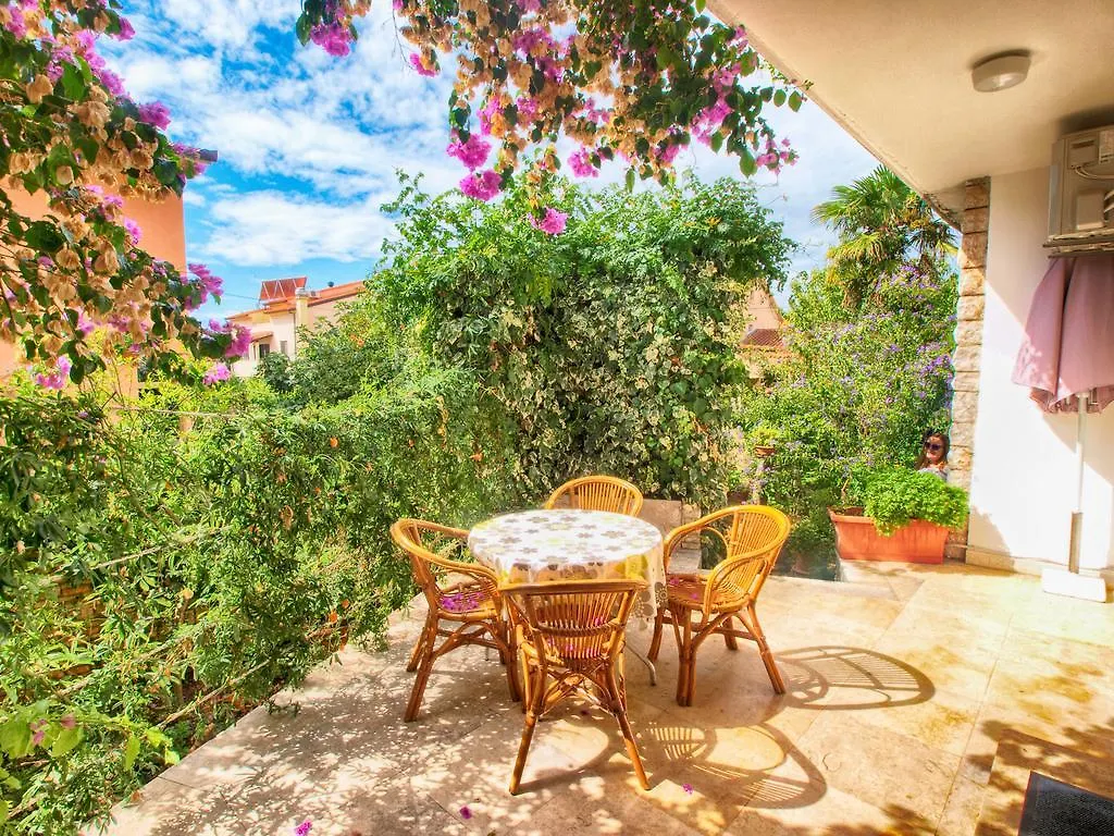 Apartments Radmila 977 Medulin 0*,